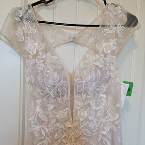 Elegant Cream Floral Lace Dress
